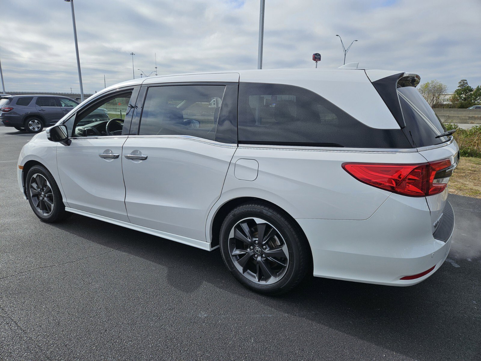 Used 2024 Honda Odyssey Elite image 5