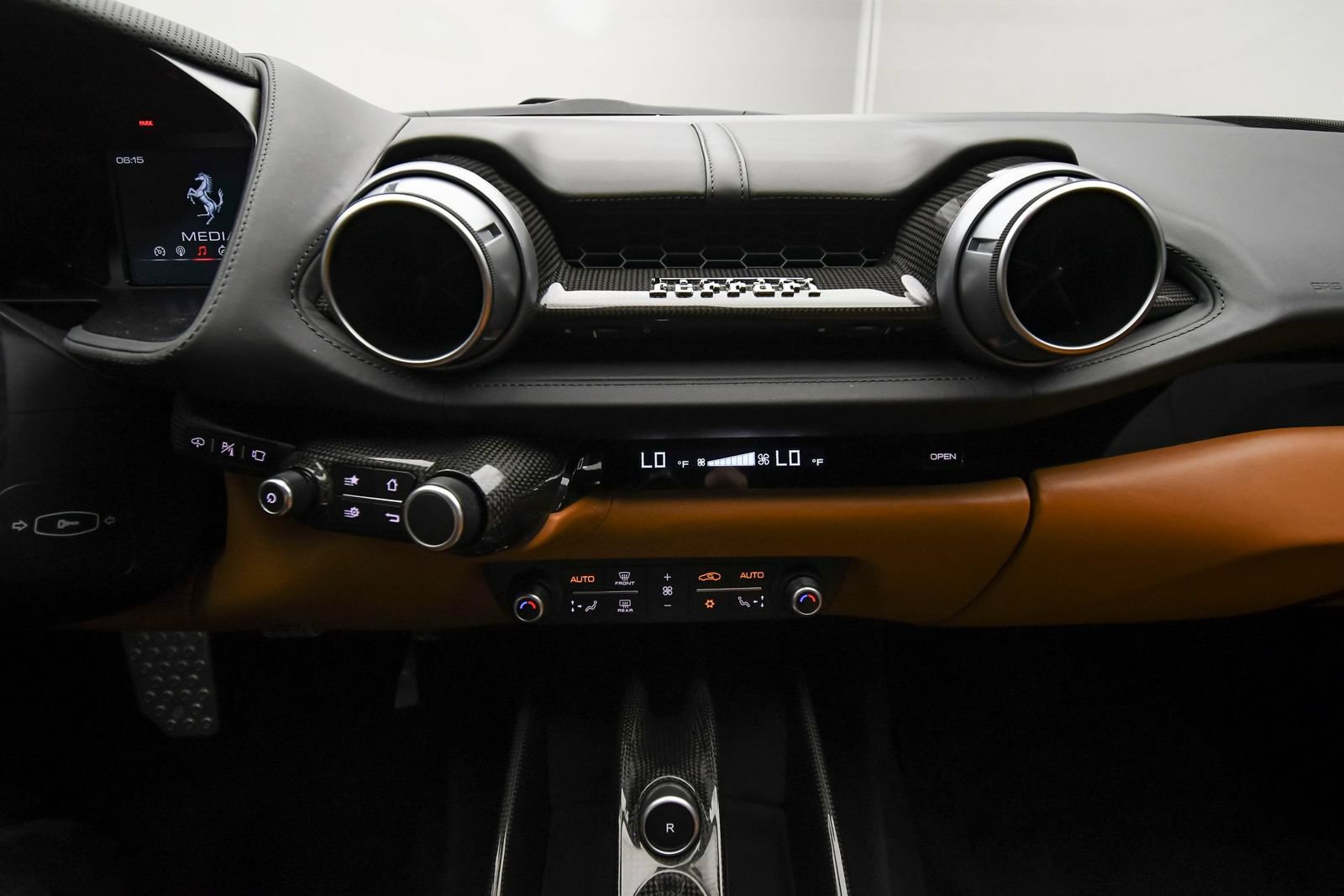 Used 2018 Ferrari 812 Superfast RWD image 27