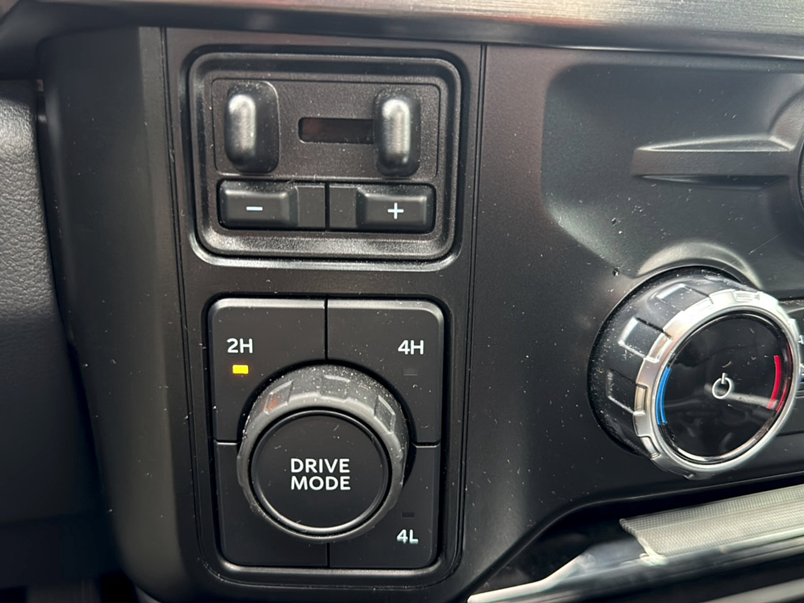 Used 2024 Ford F350 Lariat w/ Black Appearance Package AWD/4WD image 16