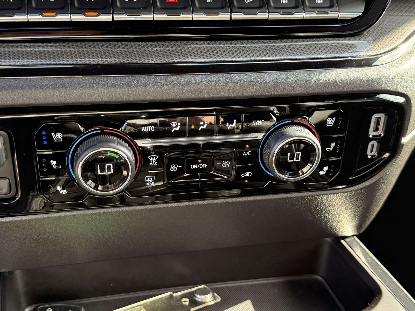 Used 2023 Chevrolet Silverado 1500 ZR2 w/ Technology Package image 25