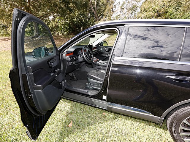 Used 2024 Lincoln Aviator Reserve AWD/4WD image 11