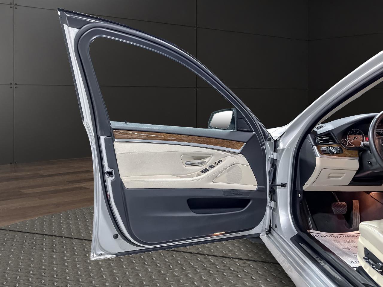 Used 2012 BMW 528i Sedan image 17