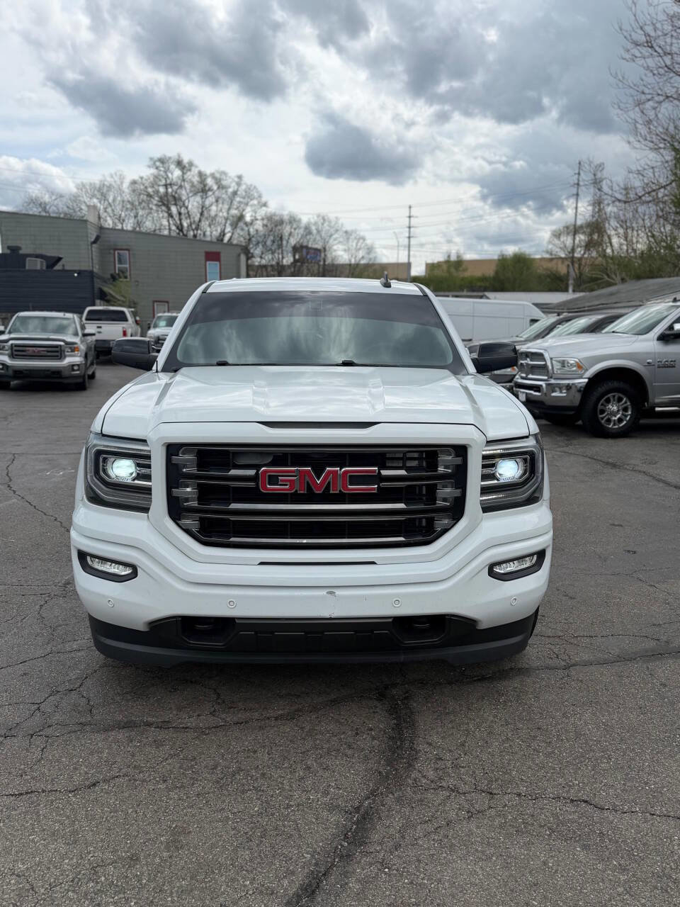 Used 2017 GMC Sierra 1500 SLT AWD/4WD image 3