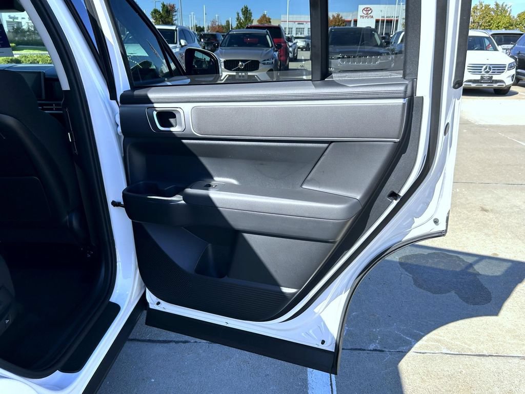 Used 2025 Hyundai Santa Fe SE AWD/4WD image 18