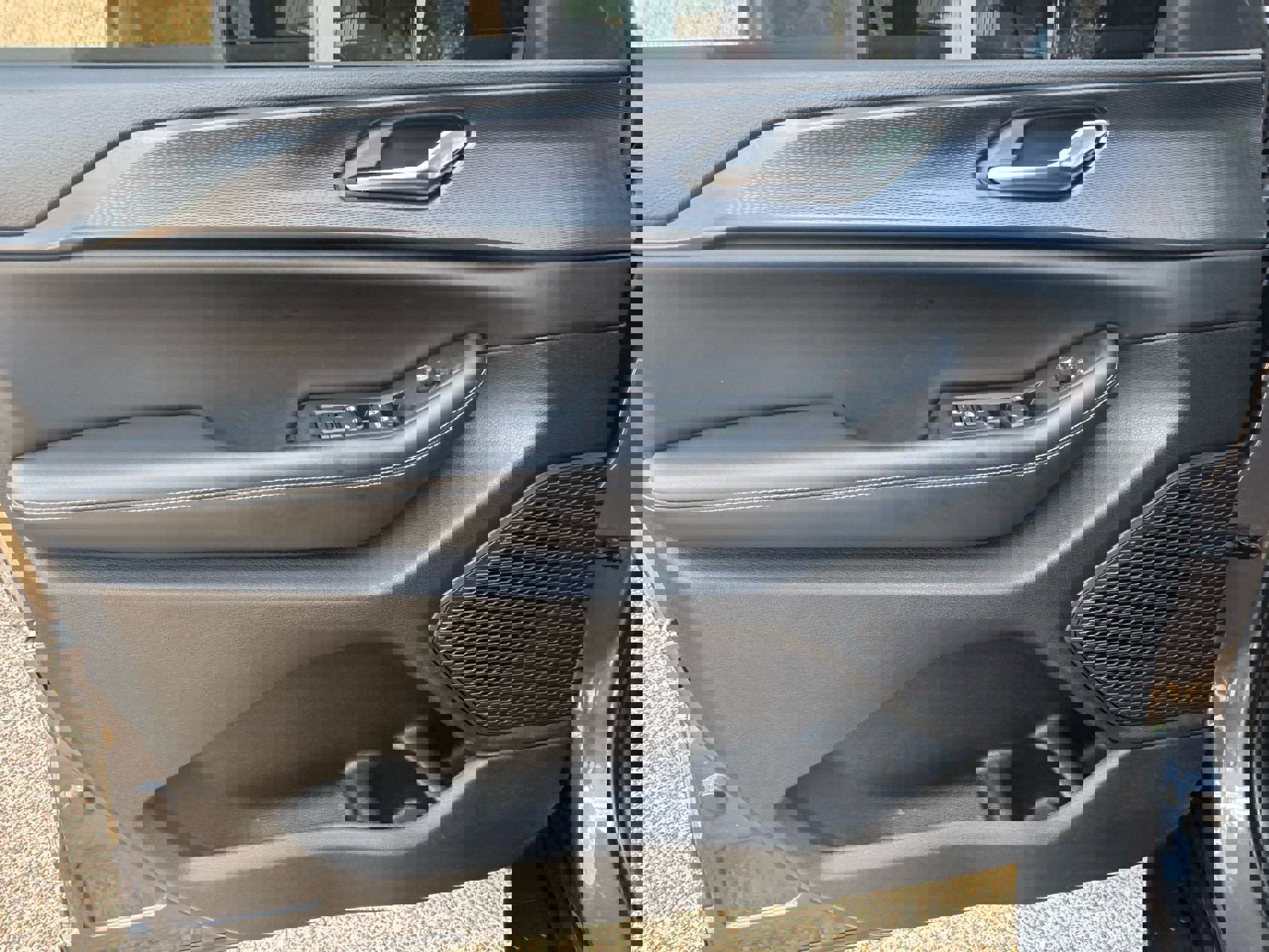 Used 2023 Jeep Grand Cherokee L Laredo image 27