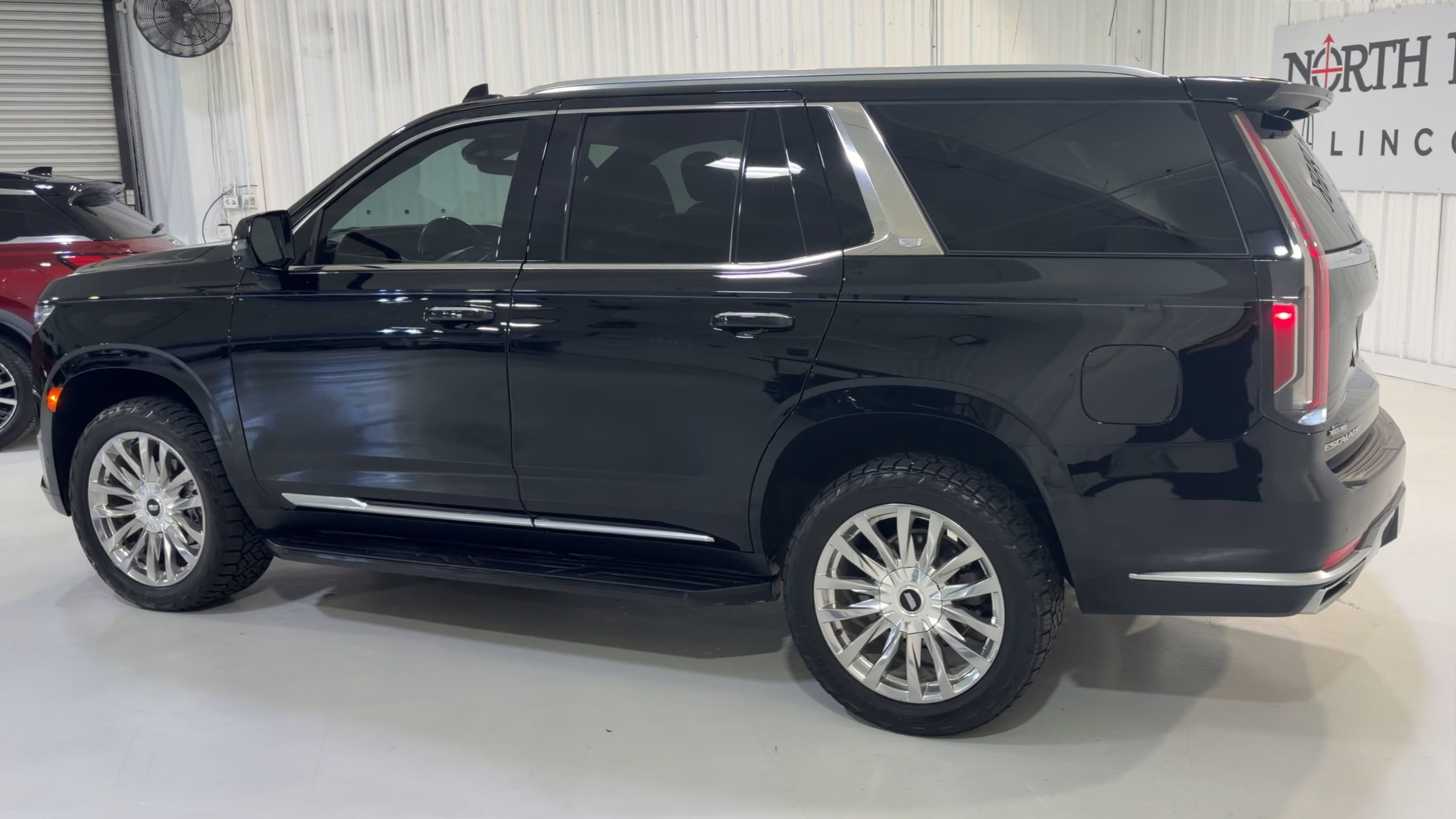 Used 2022 Cadillac Escalade Premium Luxury RWD image 7
