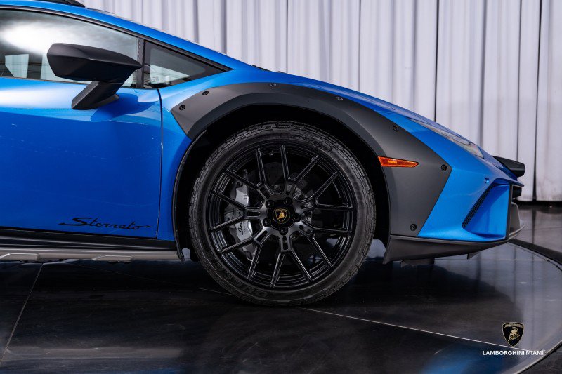 Used 2024 Lamborghini Huracan Sterrato image 28
