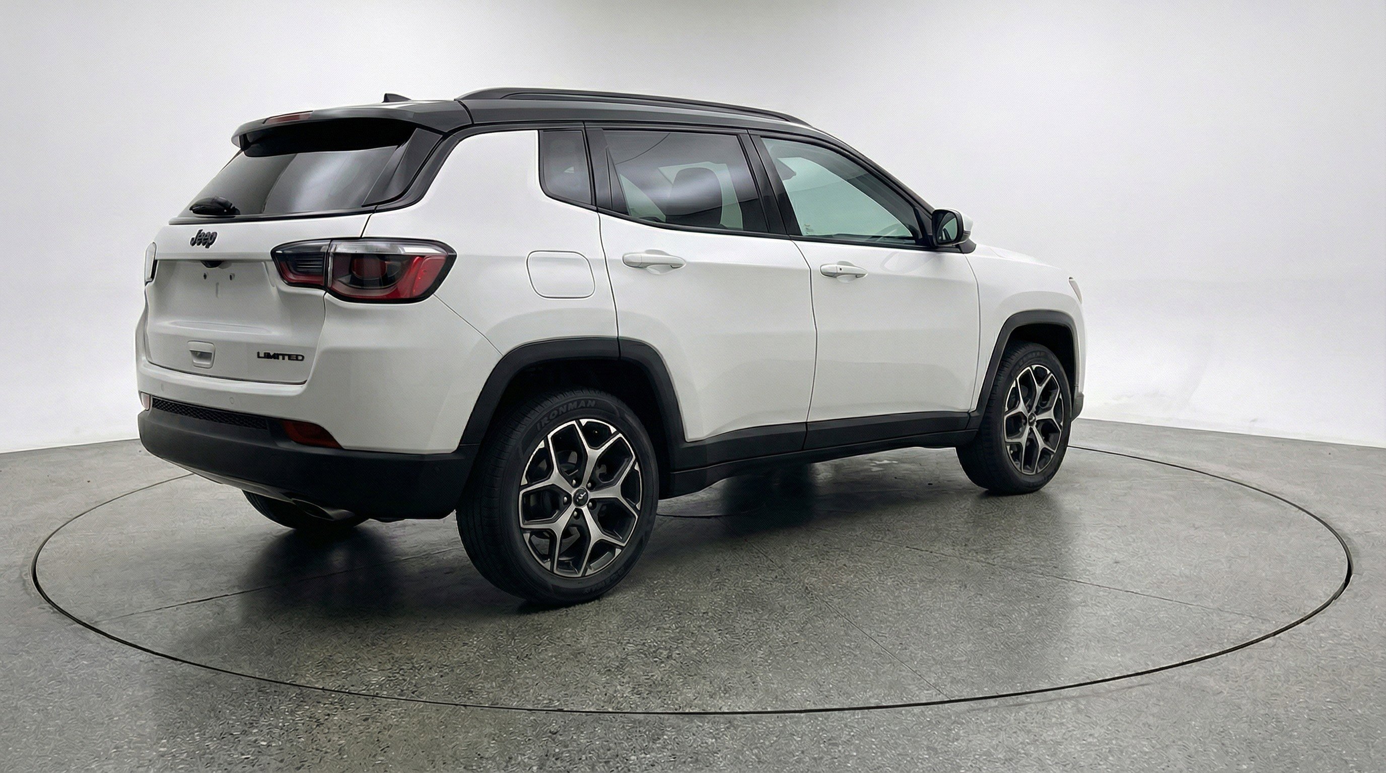 Used 2025 Jeep Compass Limited image 9