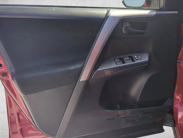 Used 2017 Toyota RAV4 LE image 7