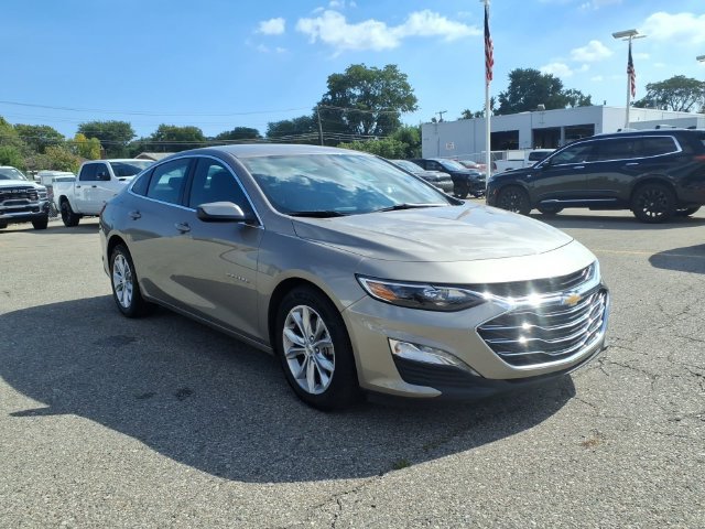Used 2025 Chevrolet Malibu LT FWD image 3