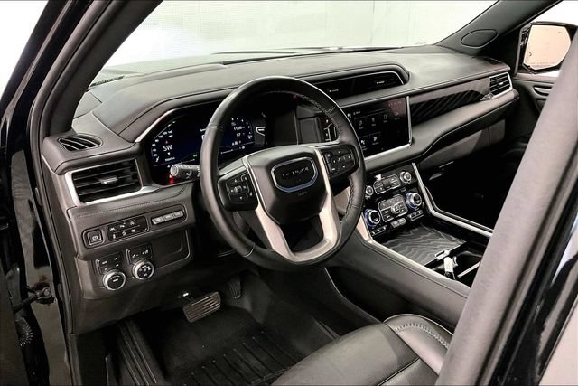 Used 2024 GMC Yukon XL Denali AWD/4WD image 16