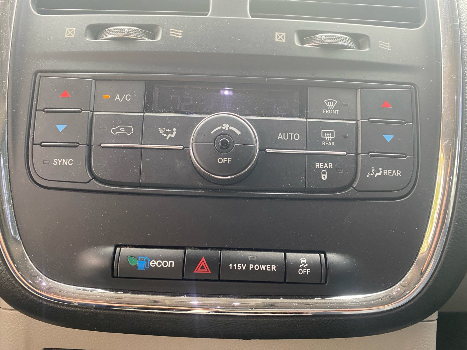 Used 2016 Chrysler Town & Country Touring FWD image 17