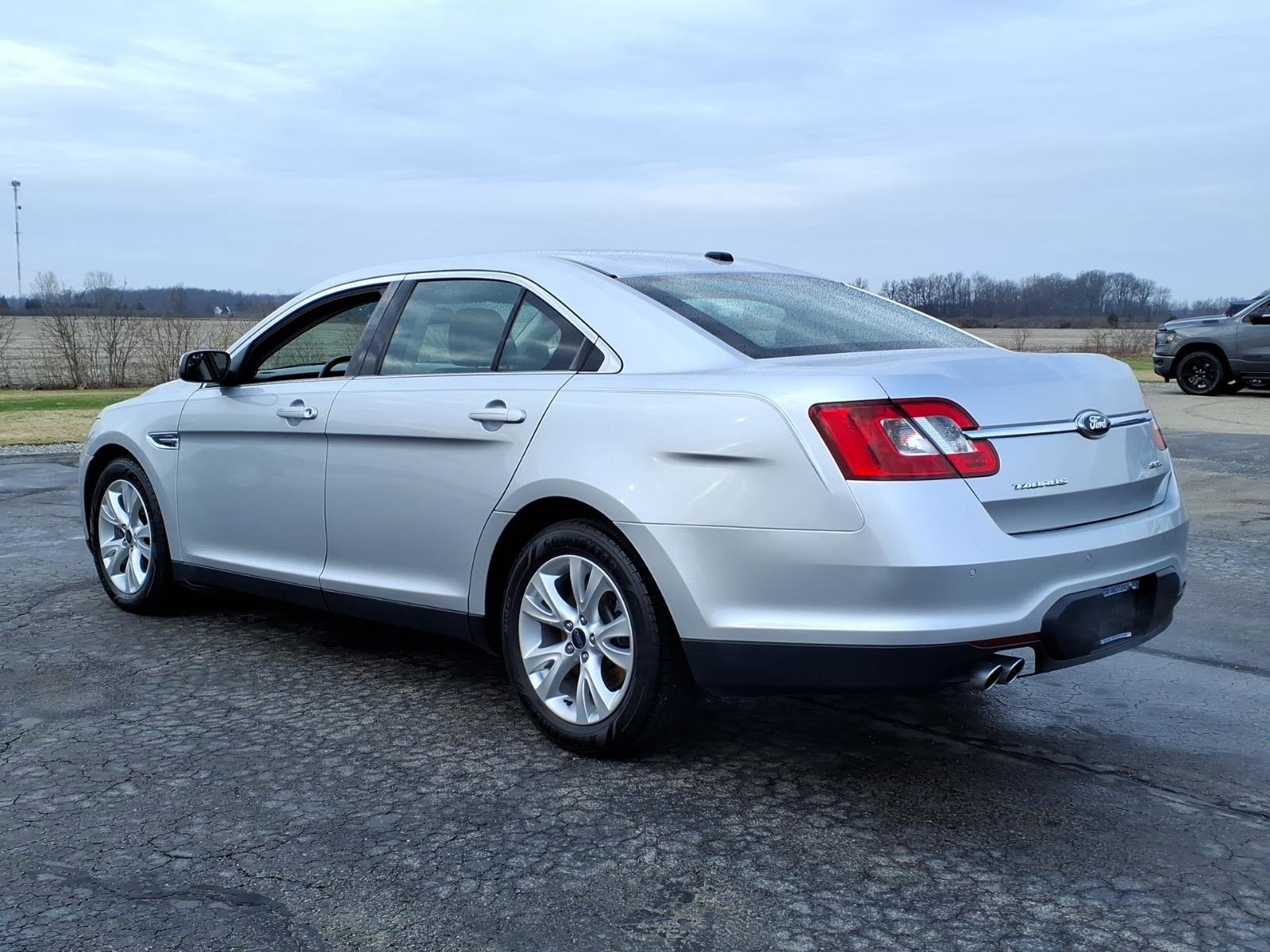 Used 2012 Ford Taurus SEL image 4