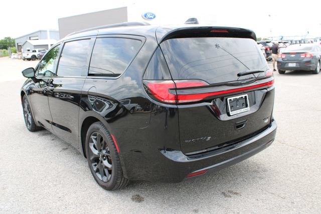 Used 2025 Chrysler Pacifica Limited FWD image 9