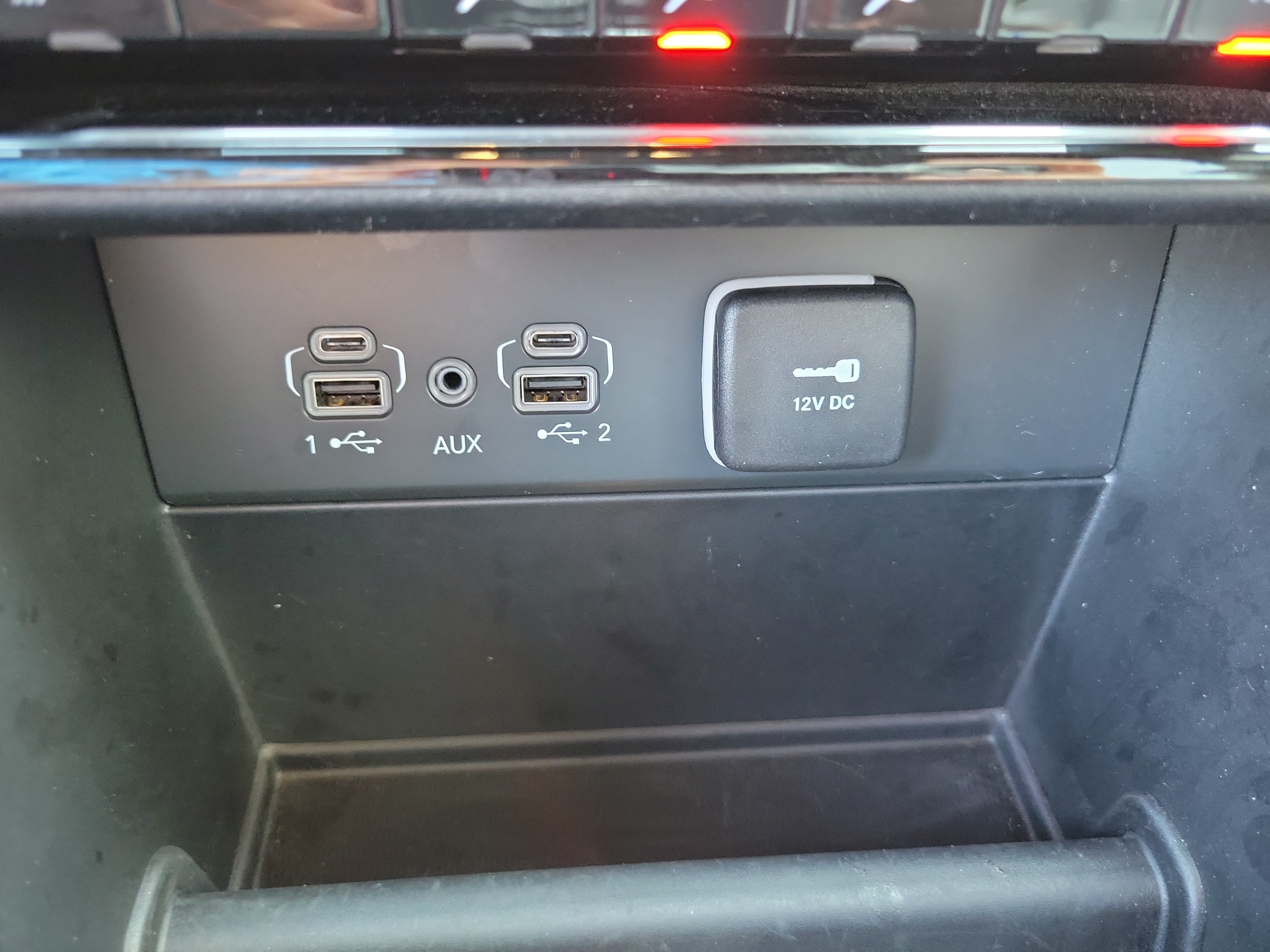 Used 2025 Jeep Grand Cherokee L Limited w/ Black Appearance Package RWD image 19
