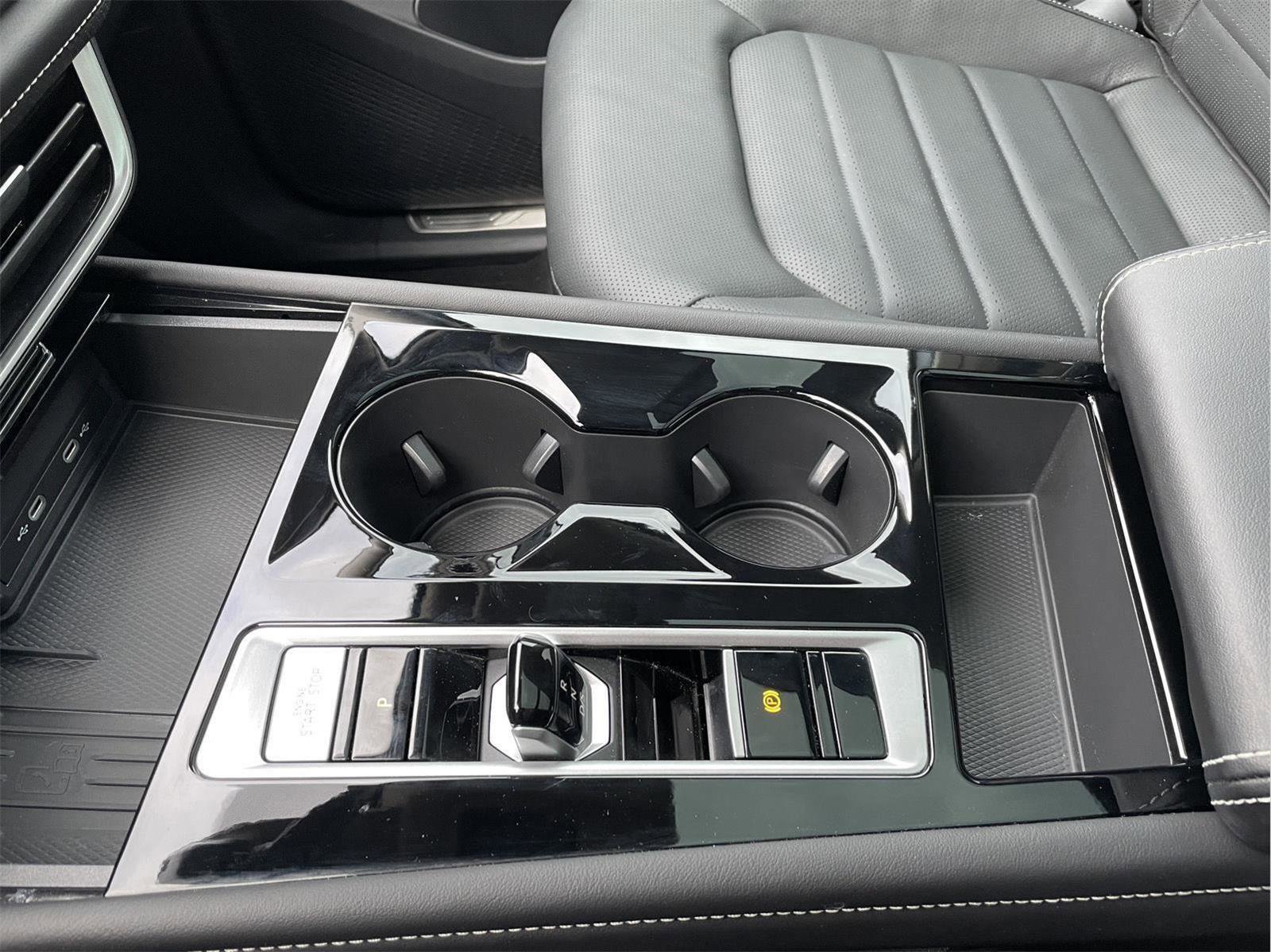 Used 2025 Volkswagen Atlas SEL image 32