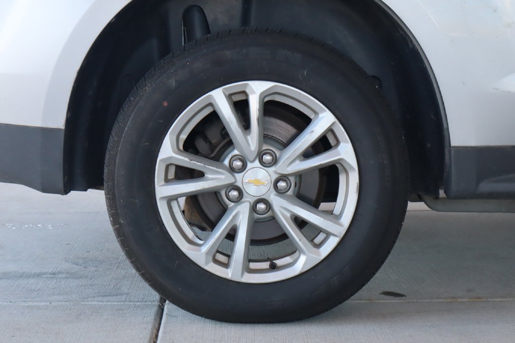 Used 2017 Chevrolet Equinox LT w/ Driver Confidence Package II AWD/4WD image 12