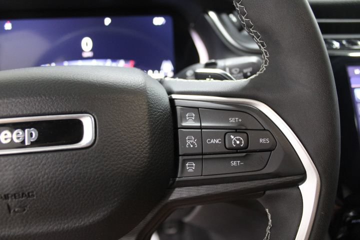 Used 2023 Jeep Grand Cherokee Altitude AWD/4WD image 38