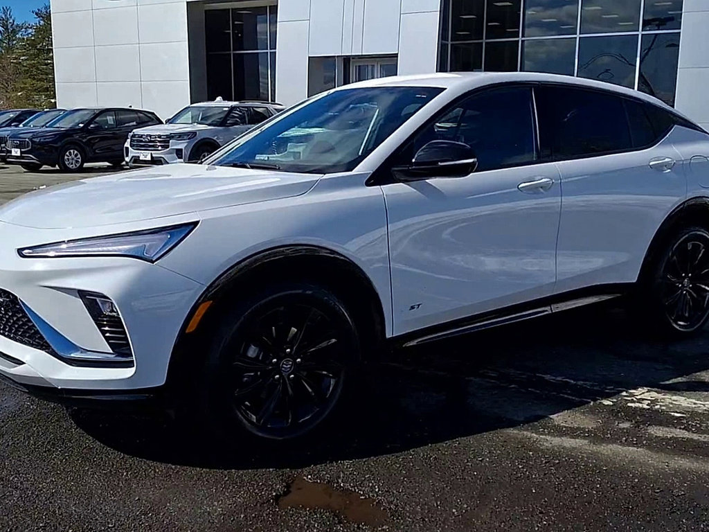 Used 2025 Buick Envista Sport Touring w/ Convenience II Package image 4