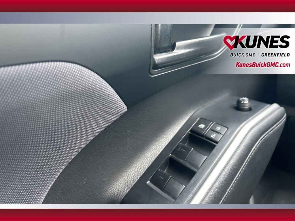 Used 2023 Toyota Highlander LE image 28