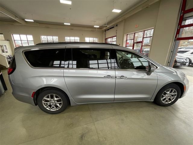 Used 2021 Chrysler Pacifica Touring image 8