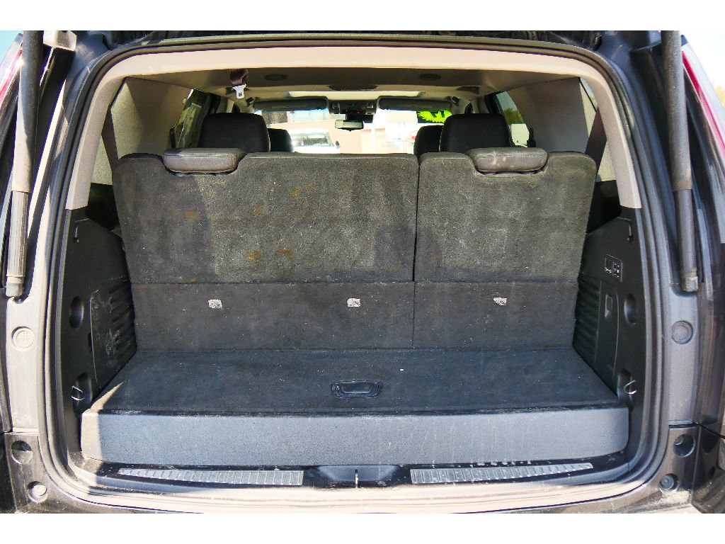 Used 2019 Cadillac Escalade Luxury w/ Escalade Sport Edition AWD/4WD image 35