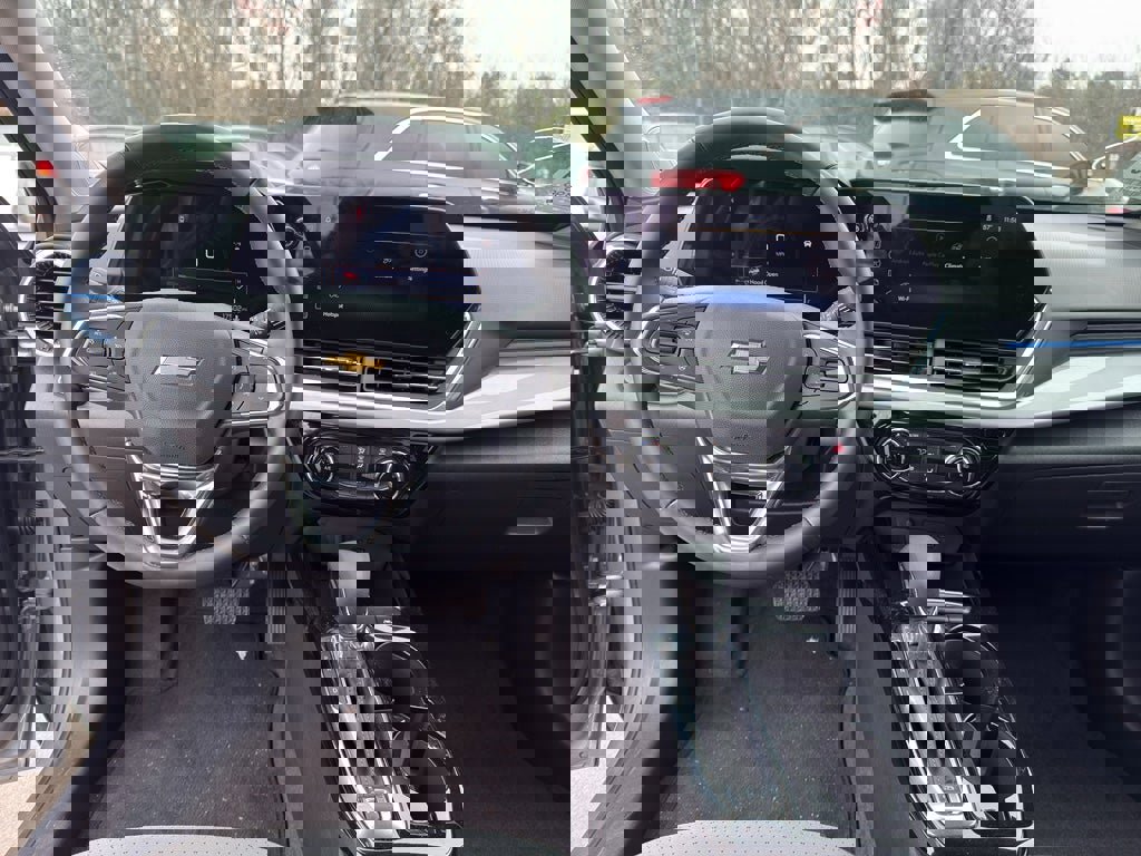 Used 2025 Chevrolet Trax LT w/ LT Convenience Package FWD image 24