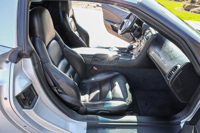 Used 2010 Chevrolet Corvette Coupe w/ 1LT image 27