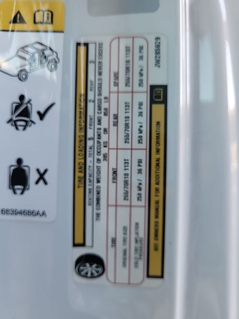 Used 2018 Jeep Wrangler Unlimited Sahara AWD/4WD image 28