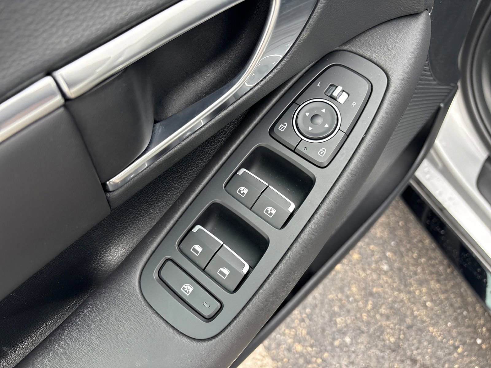 Used 2023 Hyundai Sonata SEL w/ Preferred Accessory Package image 11