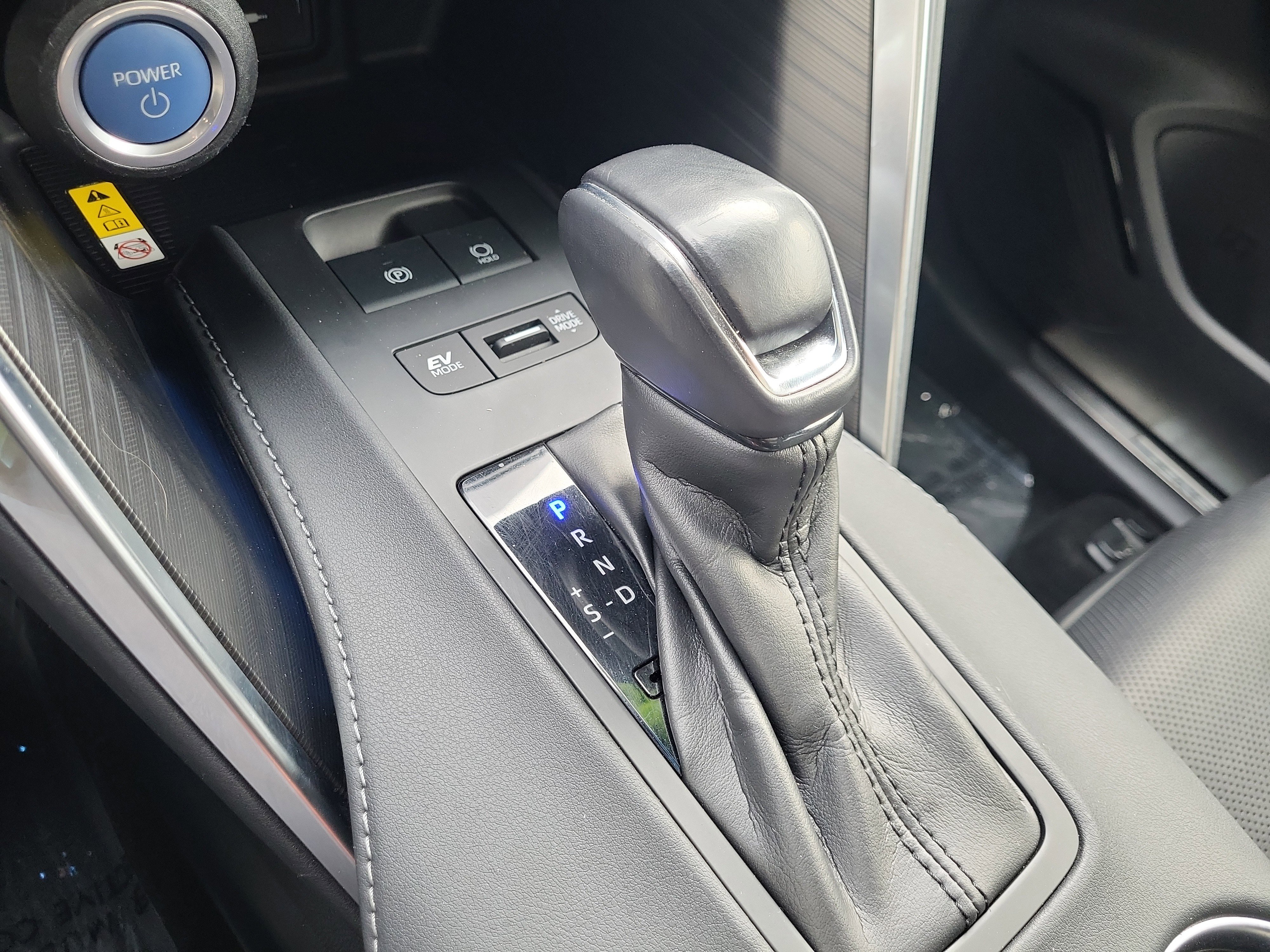 Used 2021 Toyota Venza LE image 10