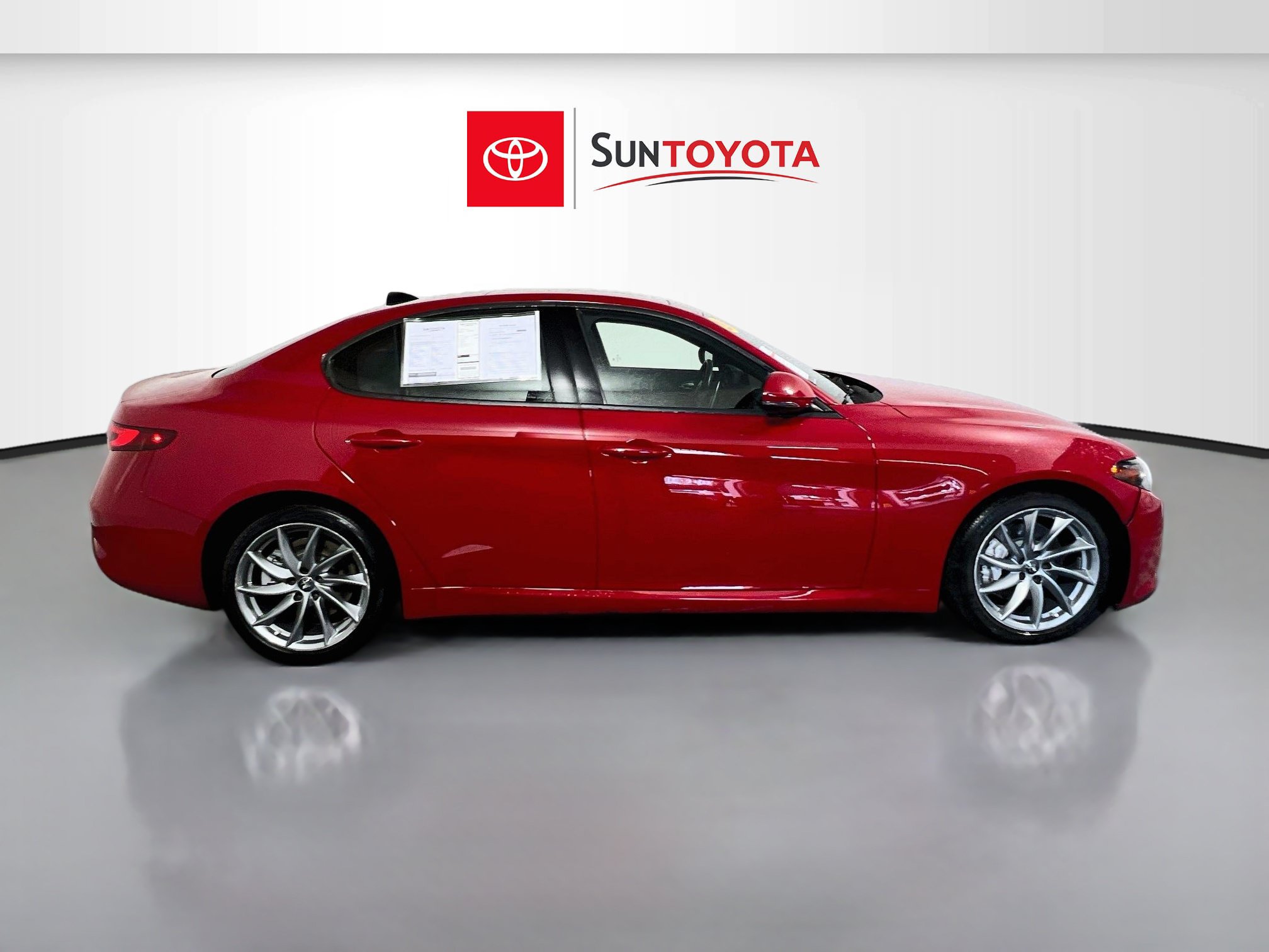 Used 2023 Alfa Romeo Giulia Sprint RWD image 2