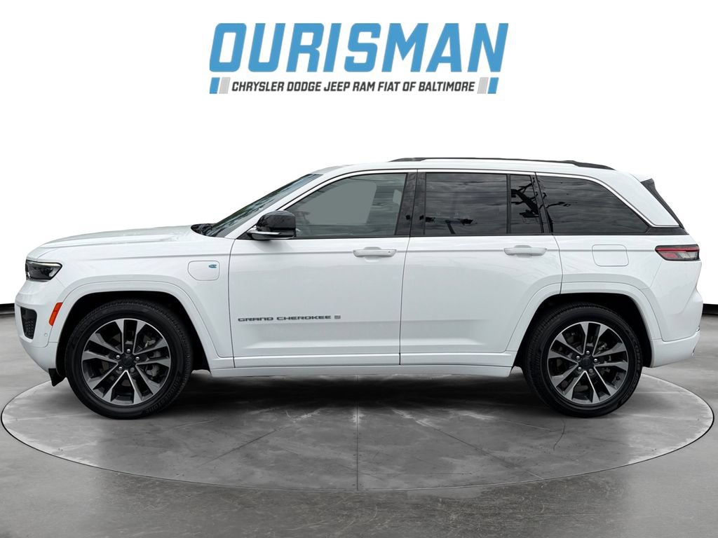 Used 2023 Jeep Grand Cherokee Overland AWD/4WD image 3