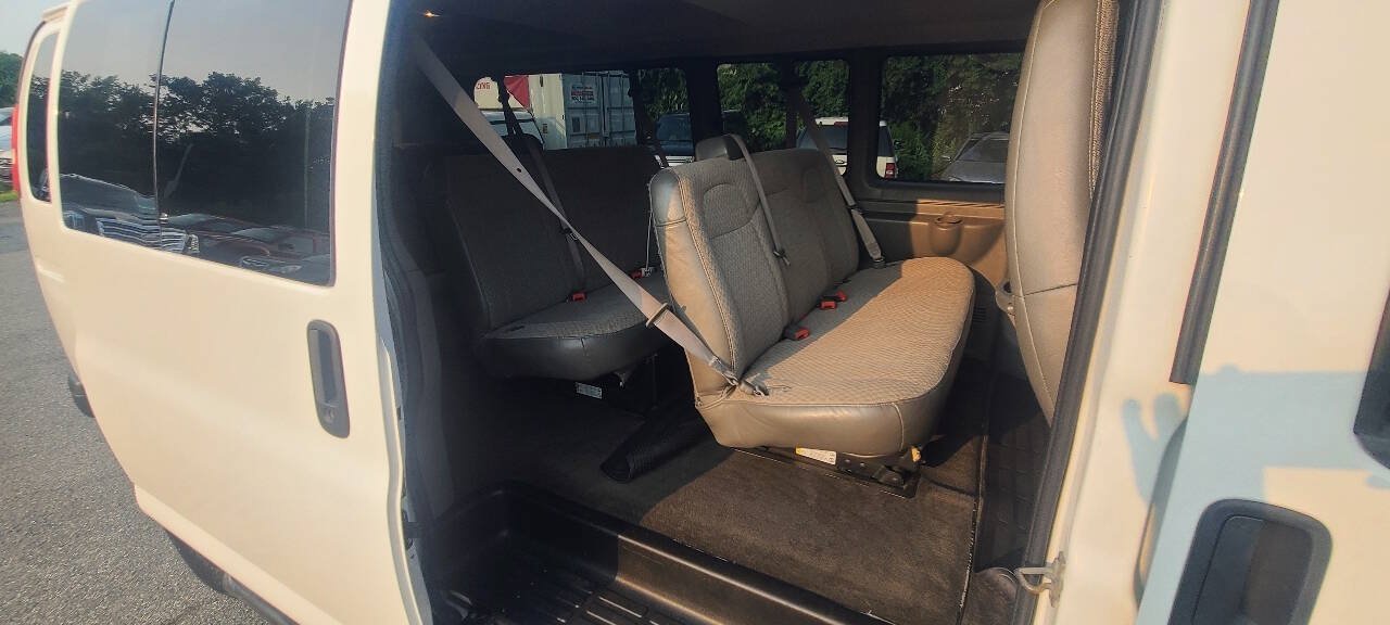 Used 2019 Chevrolet Express 3500 LT w/ LT Preferred Equipment Group RWD image 16