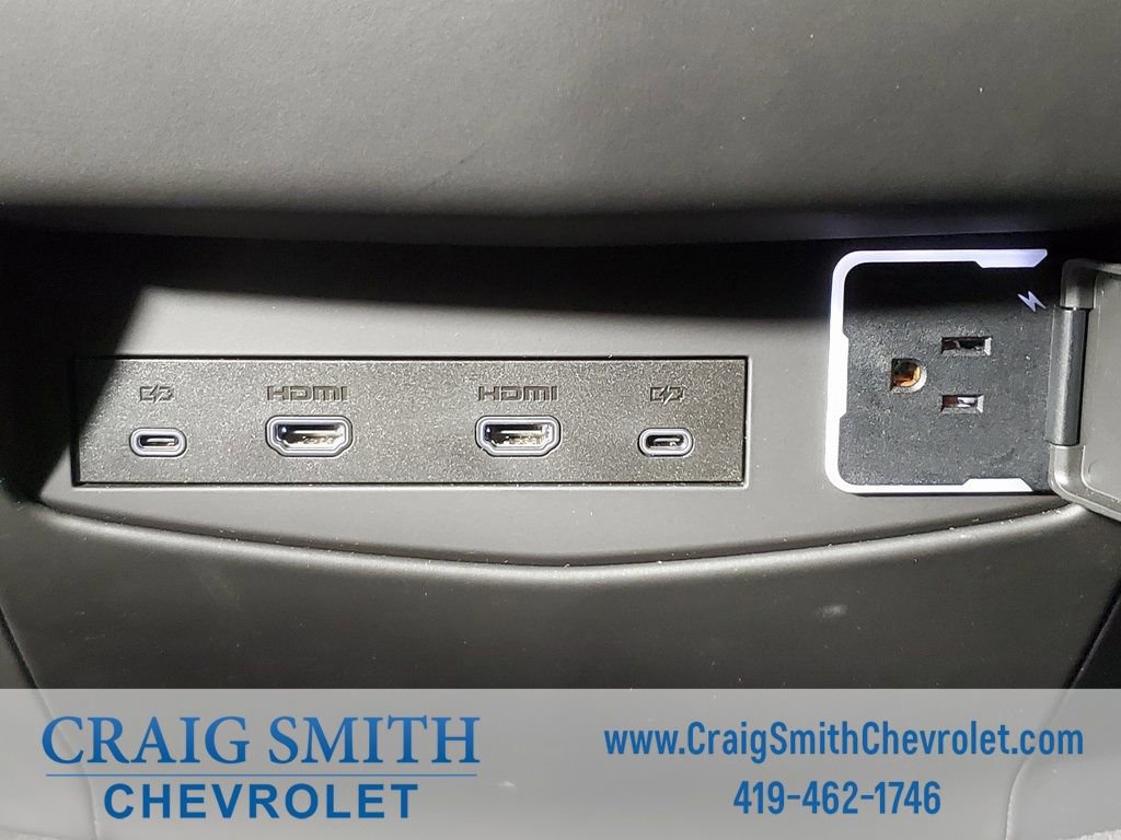 Used 2025 Cadillac Escalade Sport Platinum w/ LPO, ONYX Package image 45