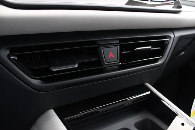 New 2026 Volkswagen Tiguan SEL R-Line AWD/4WD image 18