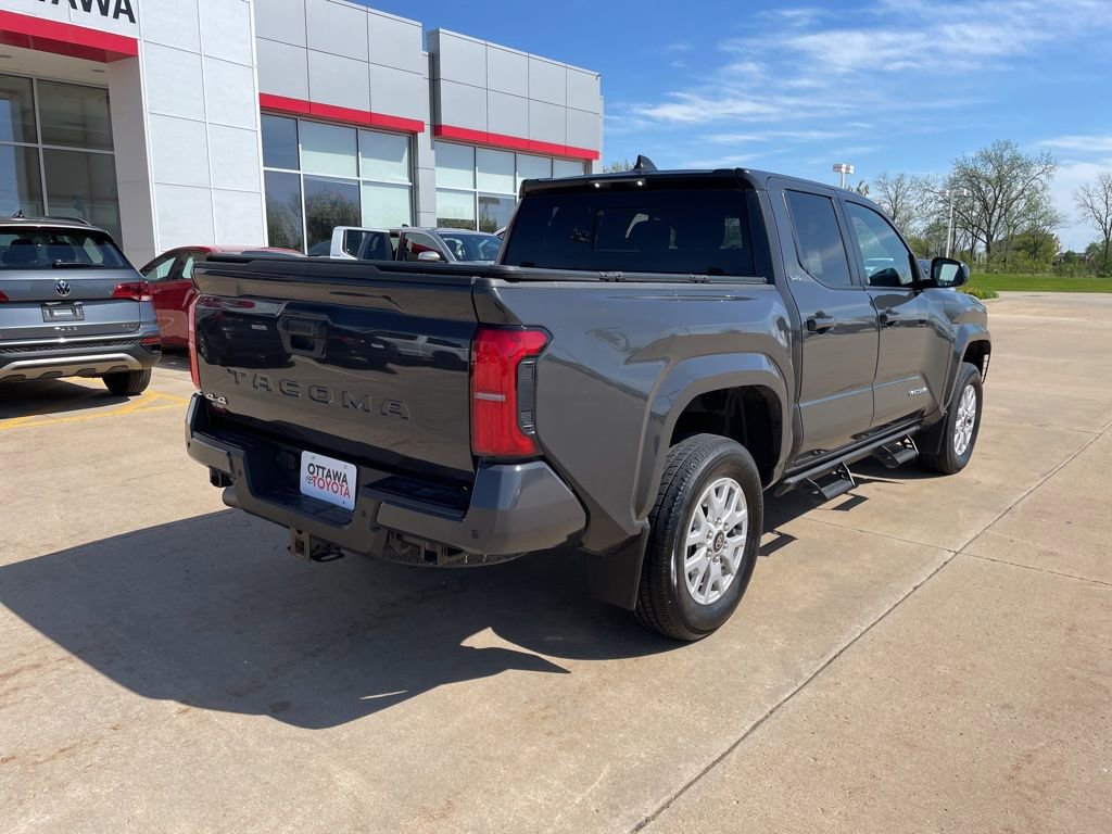 Used 2024 Toyota Tacoma SR5 AWD/4WD image 5