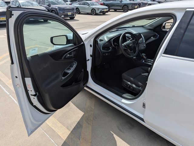 Used 2021 Chevrolet Malibu LT FWD image 30