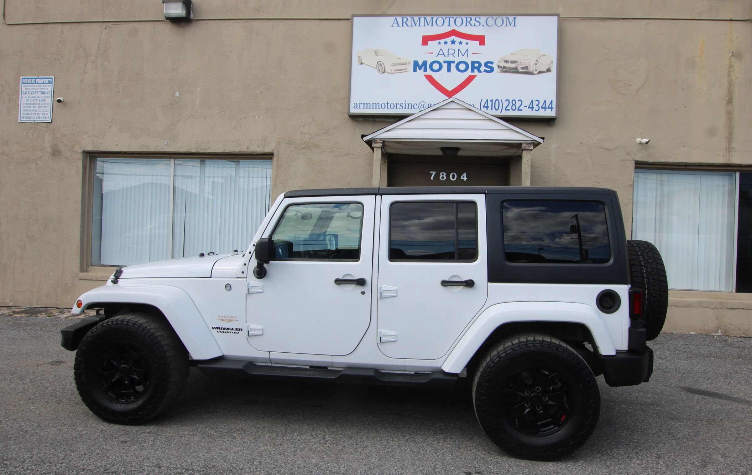 Used 2012 Jeep Wrangler Unlimited Sahara w/ Dual Top Group AWD/4WD image 5