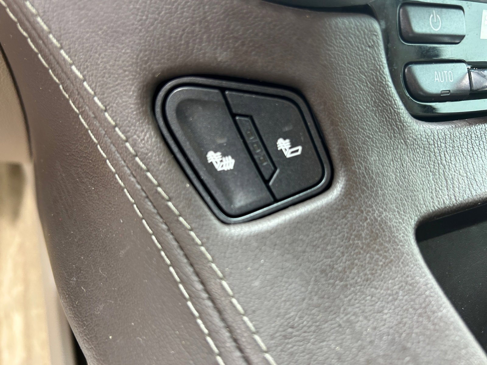 Used 2015 Chevrolet Tahoe LT w/ Luxury Package RWD image 13