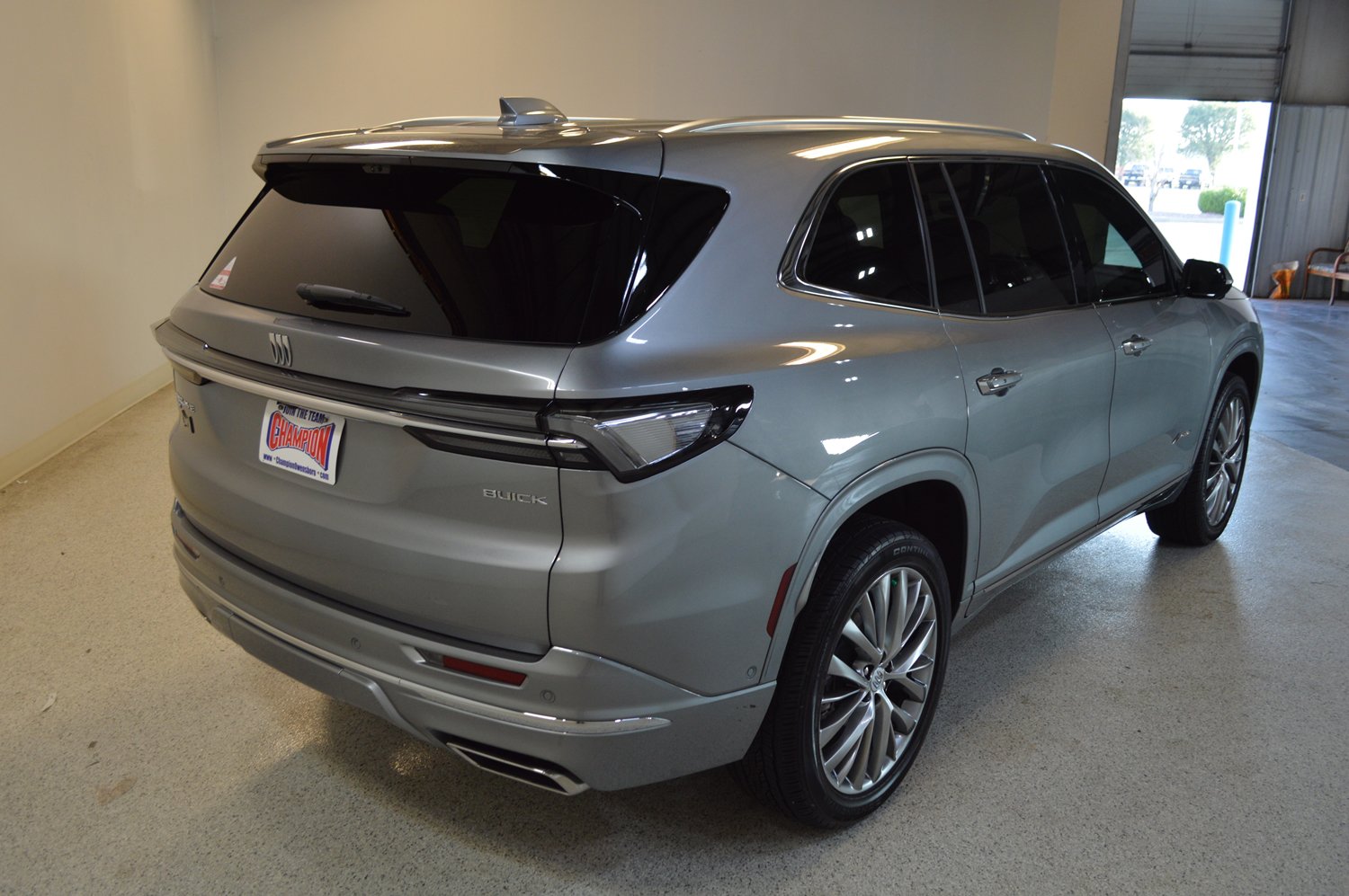 Used 2026 Buick Enclave Avenir w/ Super Cruise Package AWD/4WD image 3