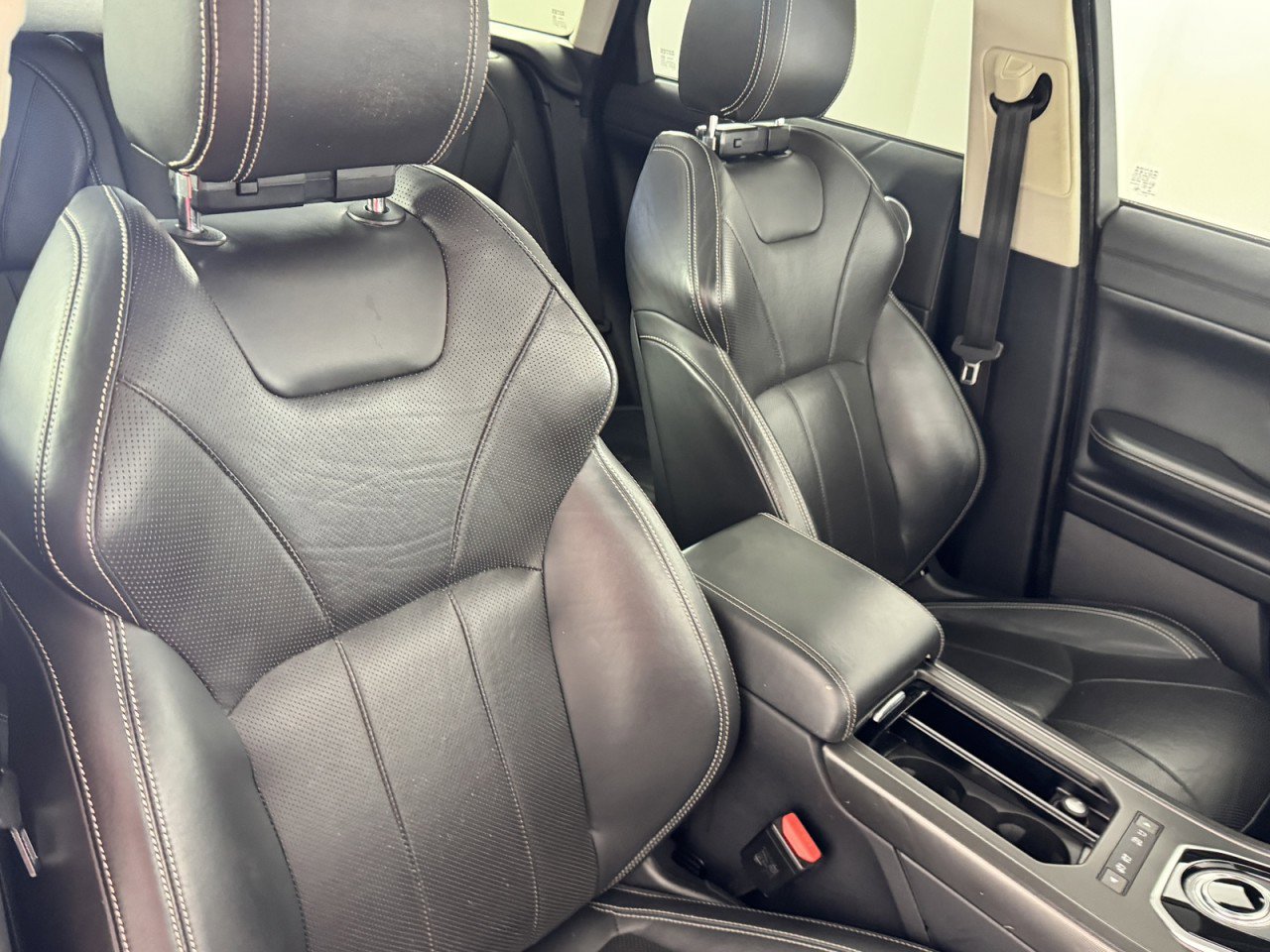 Used 2019 Land Rover Range Rover Evoque HSE AWD/4WD image 12