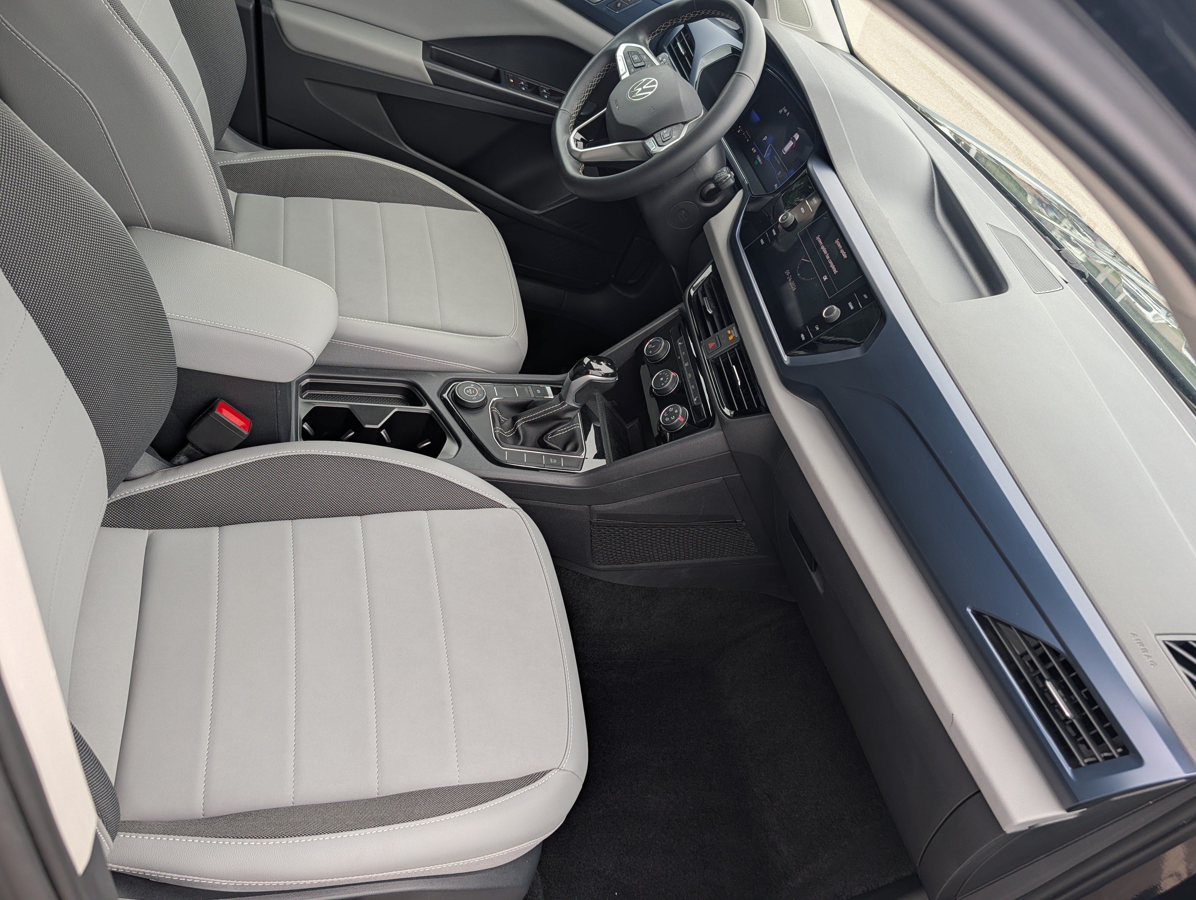 Certified 2023 Volkswagen Taos SE w/ Panoramic Sunroof Package AWD/4WD image 19
