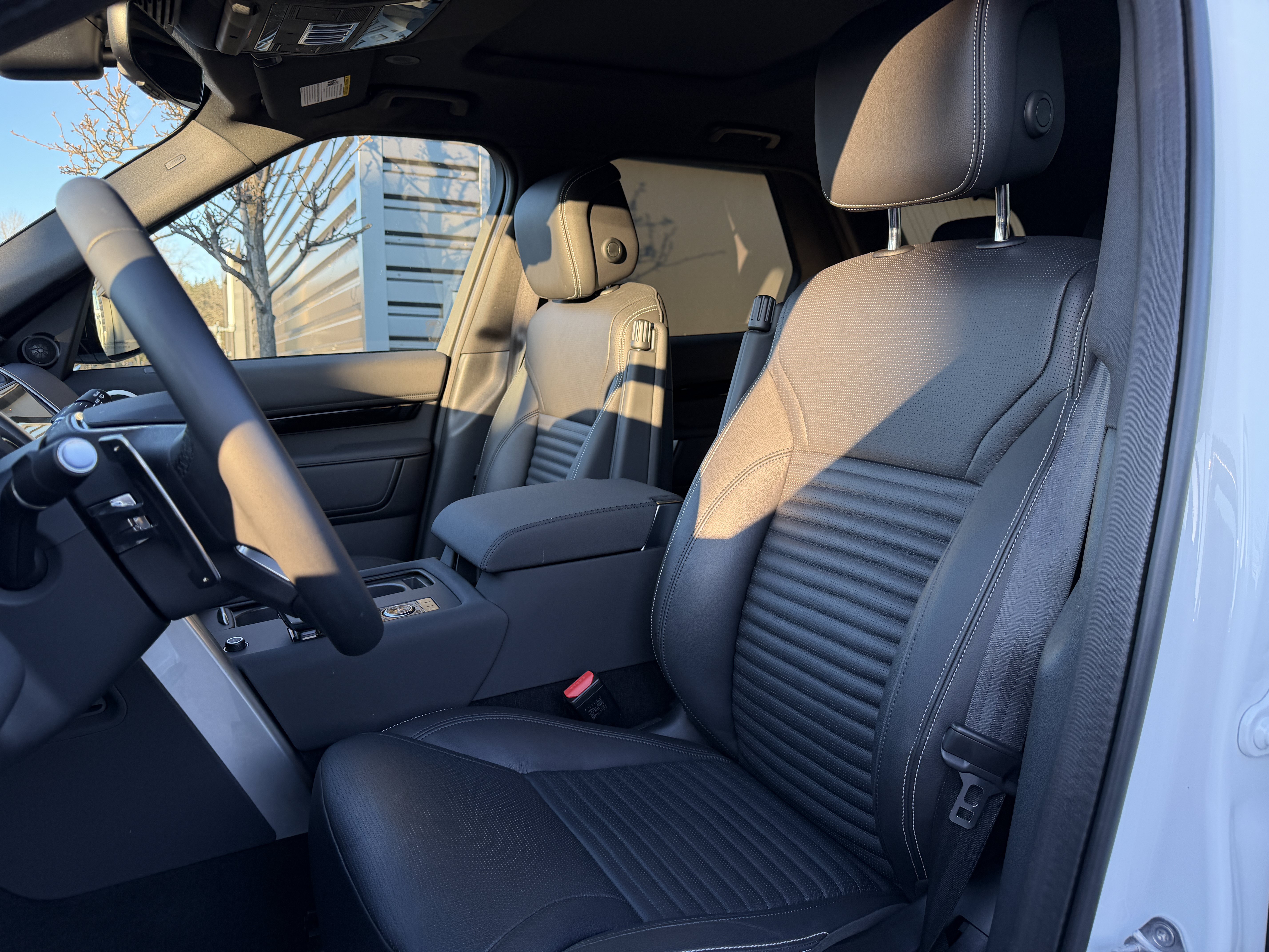 Certified 2025 Land Rover Discovery S AWD/4WD image 21