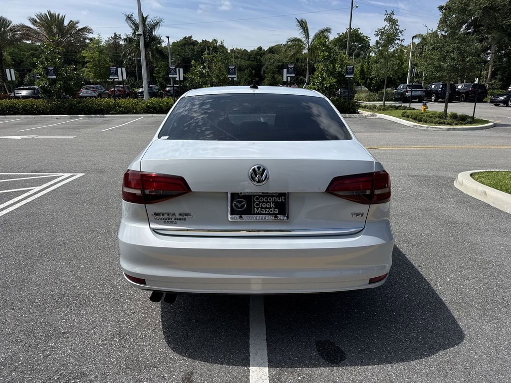 Used 2017 Volkswagen Jetta SEL FWD image 2