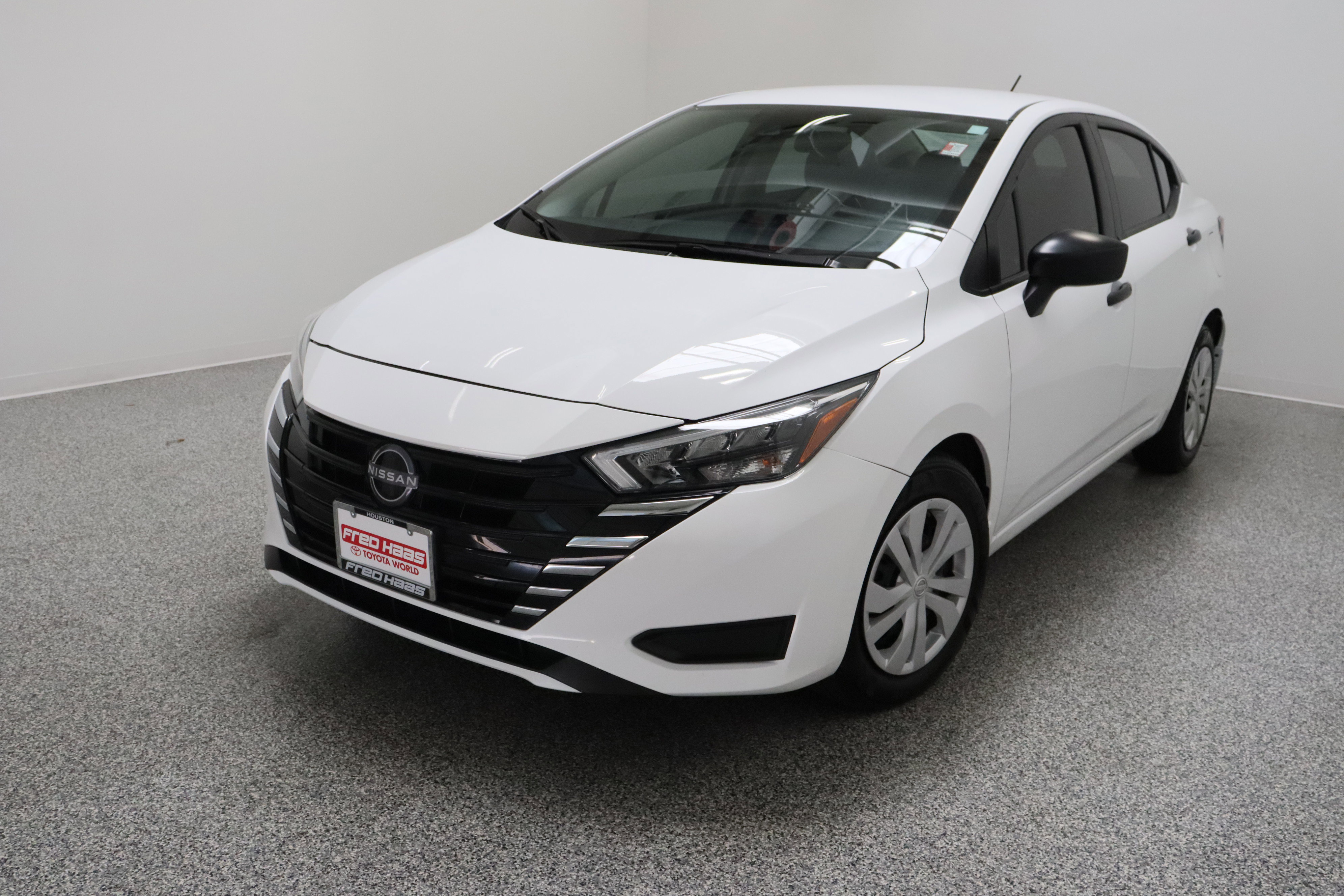 Used 2025 Nissan Versa S w/ Trunk Package FWD image 2