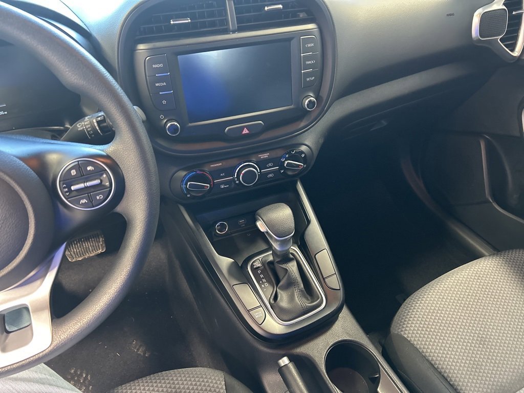 Used 2025 Kia Soul LX w/ LX Technology Package image 4