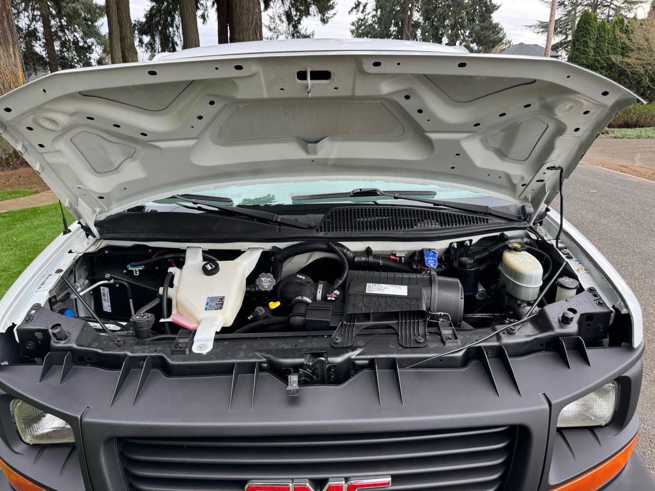 Used 2009 GMC Savana 3500 image 32