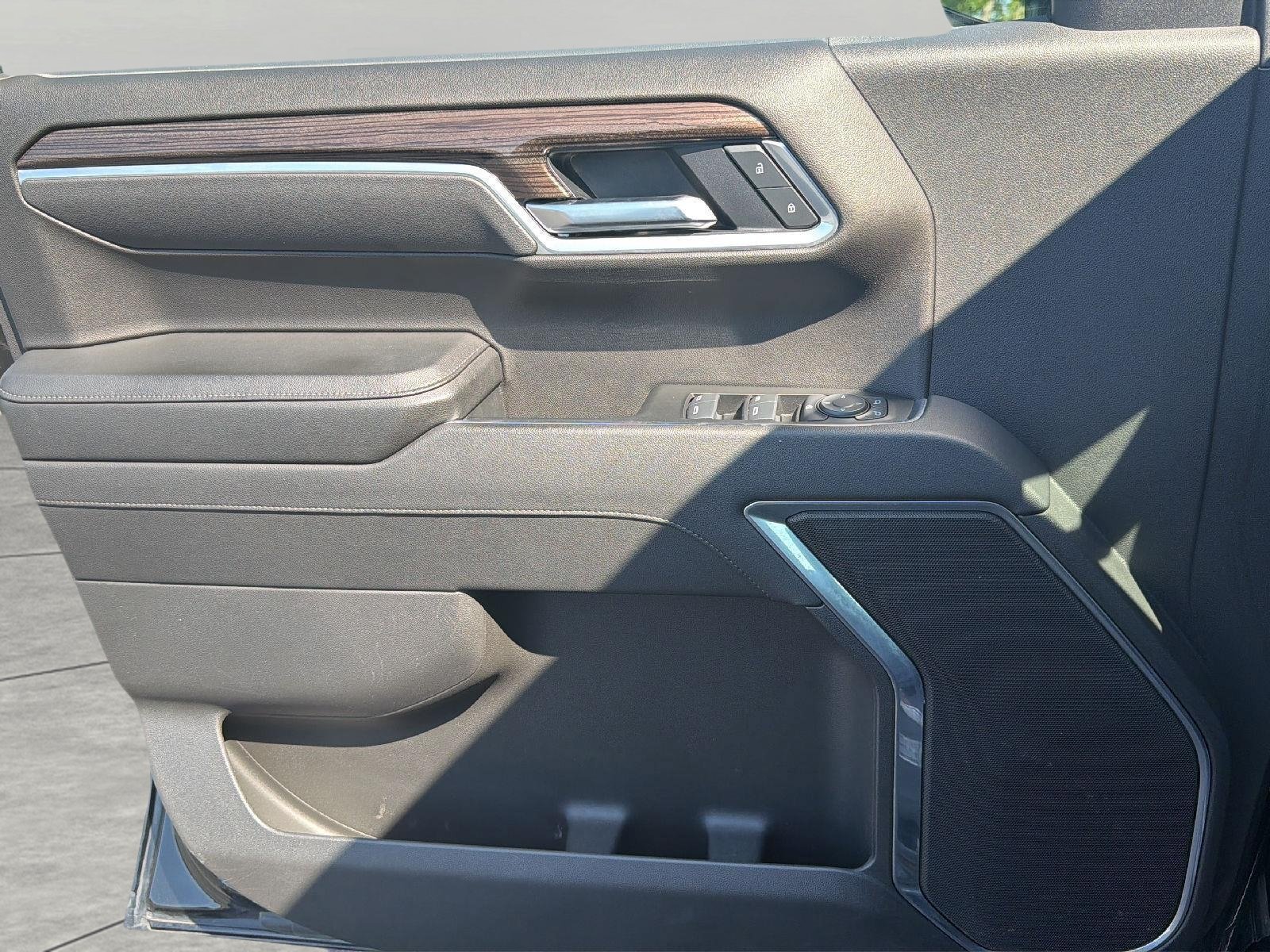 Used 2025 Chevrolet Silverado 1500 LT AWD/4WD image 16