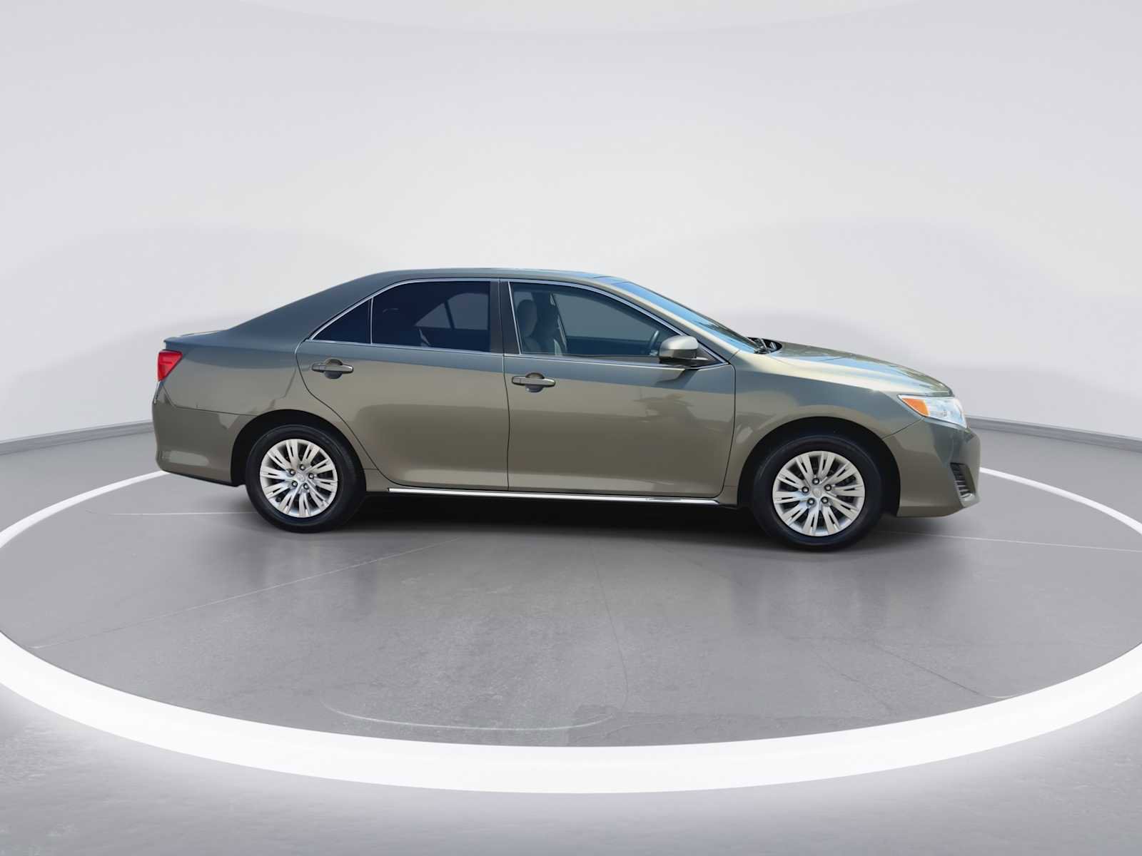 Used 2014 Toyota Camry LE FWD image 9